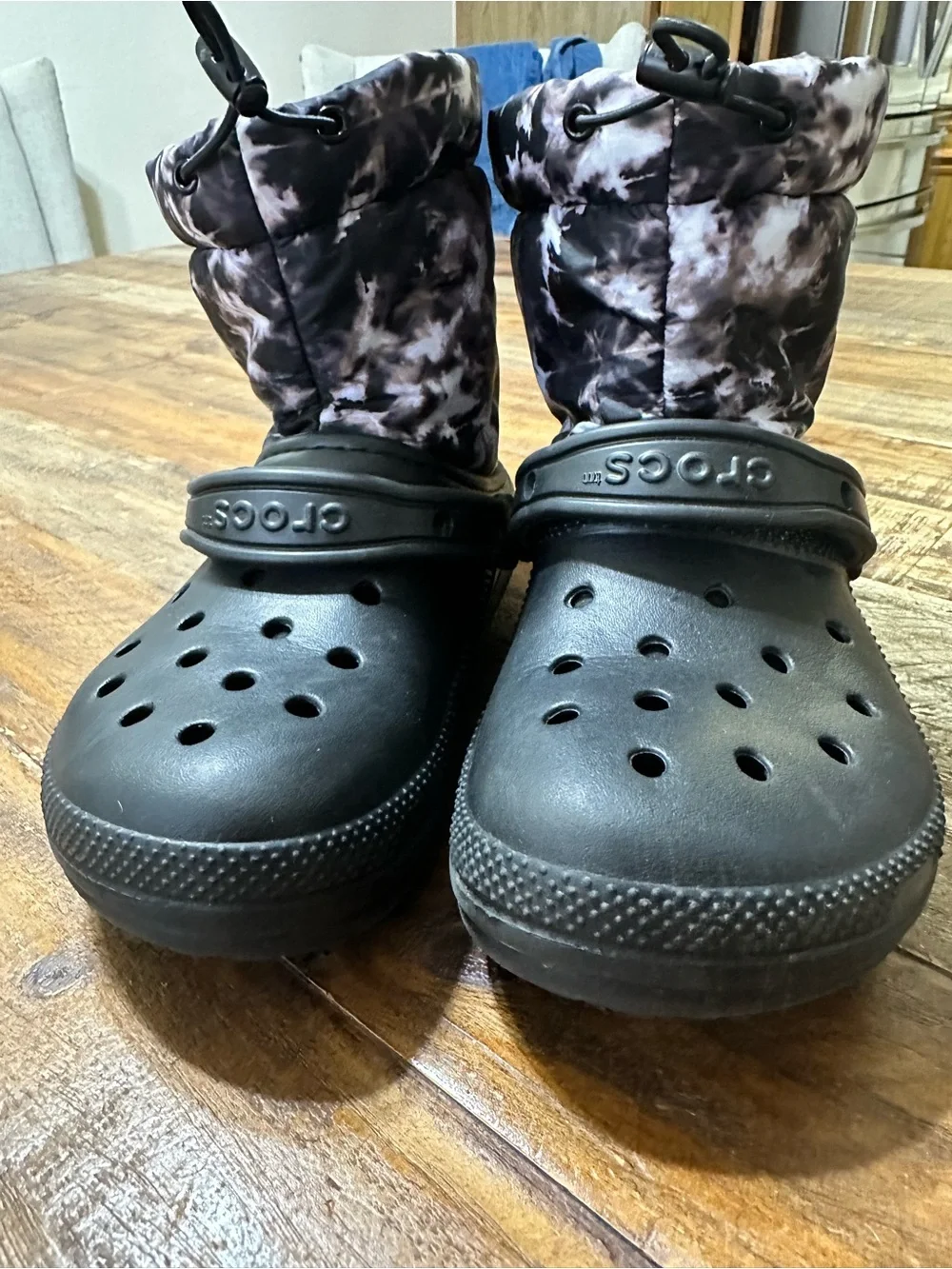 CROCS womens Black Tie-Dye Puffer Clog Boots